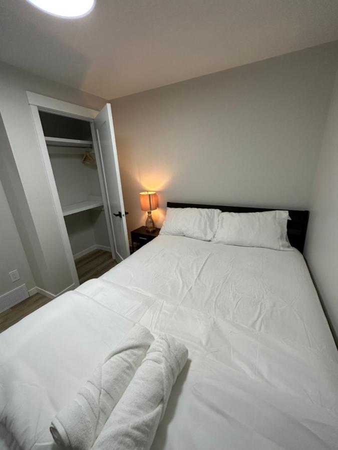 2 Bedroom 2 Washrooms Brand New Beautiful & Cozy Suite YYC المظهر الخارجي الصورة
