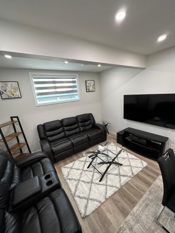 2 Bedroom 2 Washrooms Brand New Beautiful & Cozy Suite YYC المظهر الخارجي الصورة