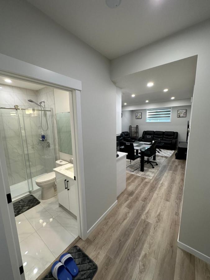 2 Bedroom 2 Washrooms Brand New Beautiful & Cozy Suite YYC المظهر الخارجي الصورة