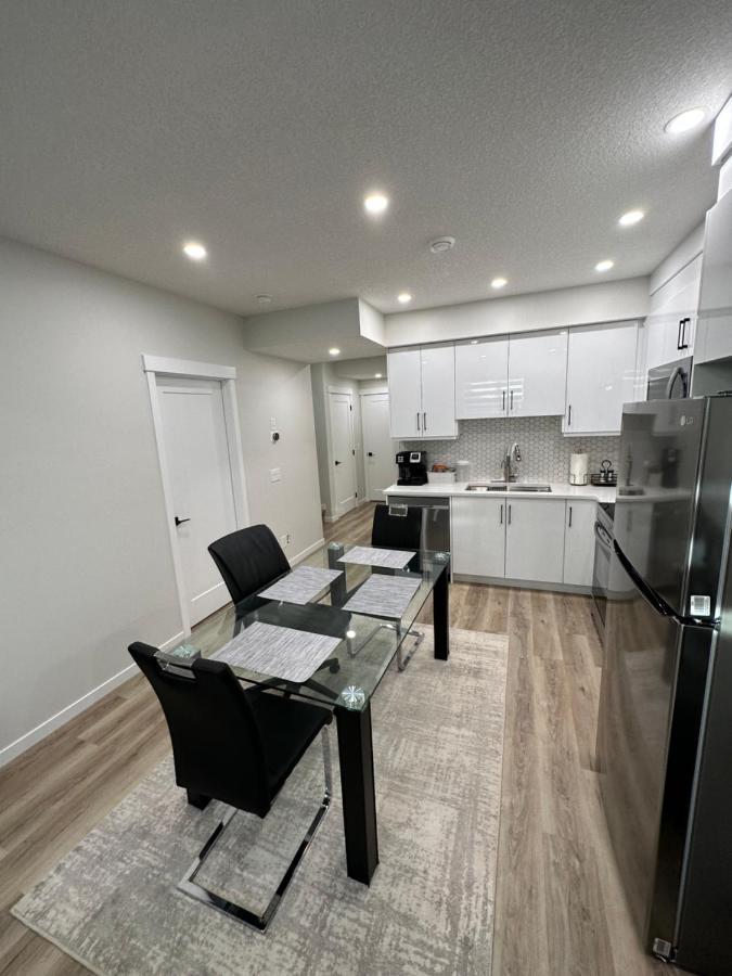 2 Bedroom 2 Washrooms Brand New Beautiful & Cozy Suite YYC المظهر الخارجي الصورة