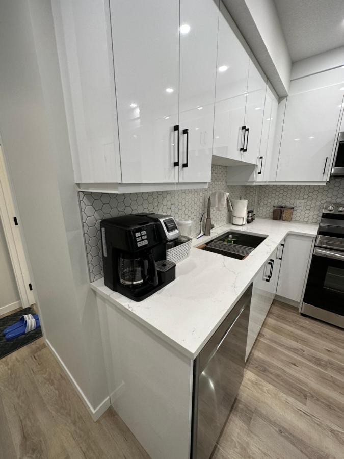 2 Bedroom 2 Washrooms Brand New Beautiful & Cozy Suite YYC المظهر الخارجي الصورة