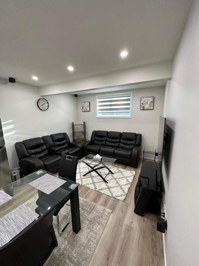 2 Bedroom 2 Washrooms Brand New Beautiful & Cozy Suite YYC المظهر الخارجي الصورة