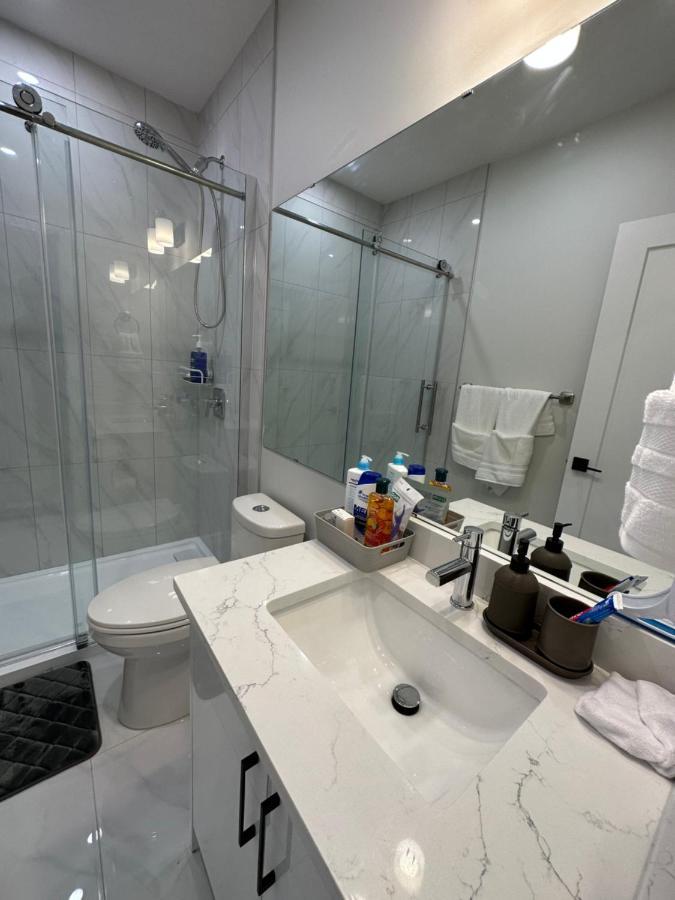 2 Bedroom 2 Washrooms Brand New Beautiful & Cozy Suite YYC المظهر الخارجي الصورة