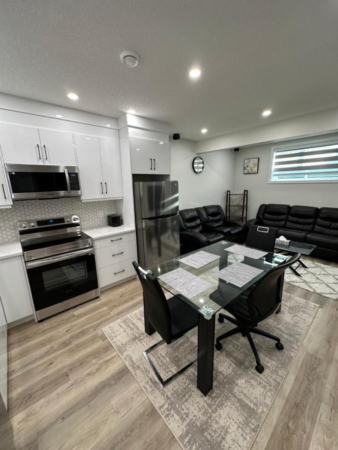 2 Bedroom 2 Washrooms Brand New Beautiful & Cozy Suite YYC المظهر الخارجي الصورة